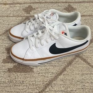 Women’s Nike Court Legacy